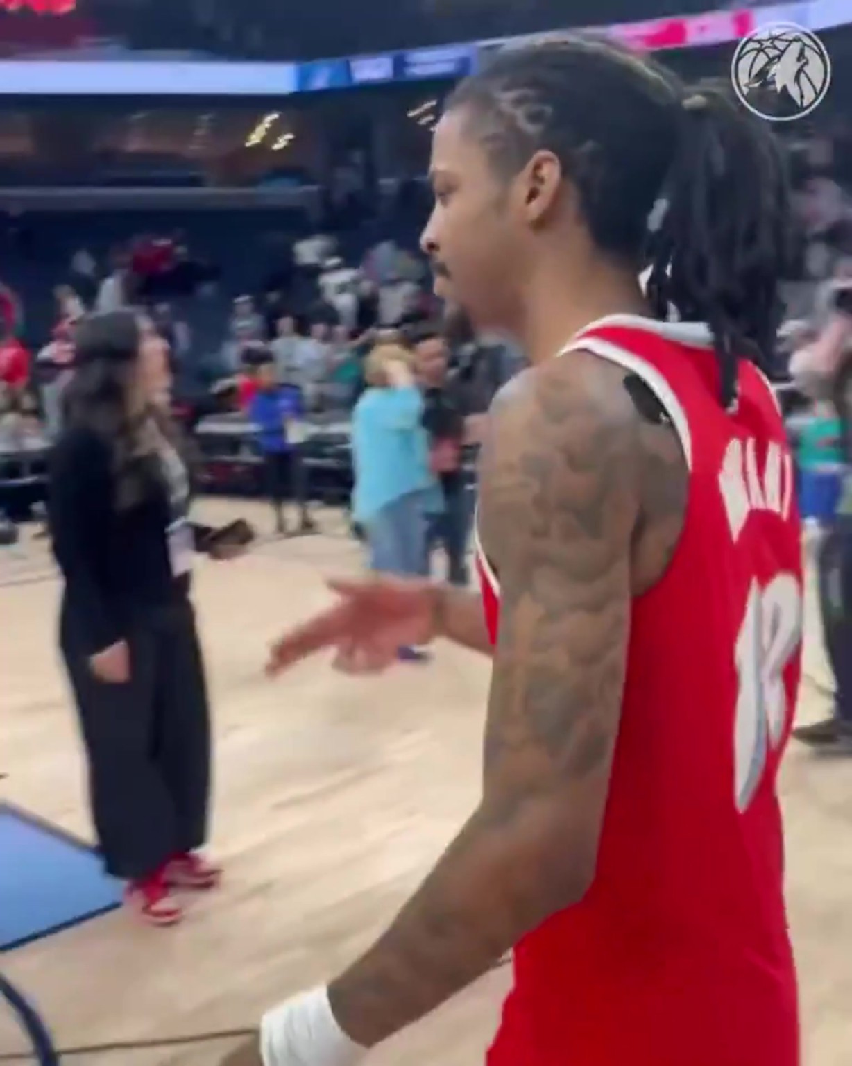 笑死！莫兰特赛后与华子握手，竟然也是比出“手枪”的手势